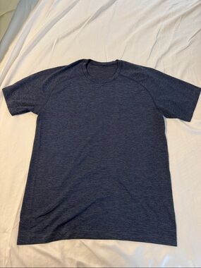 lululemon athletica Men's Heathered Navy Short Sleeve Crew